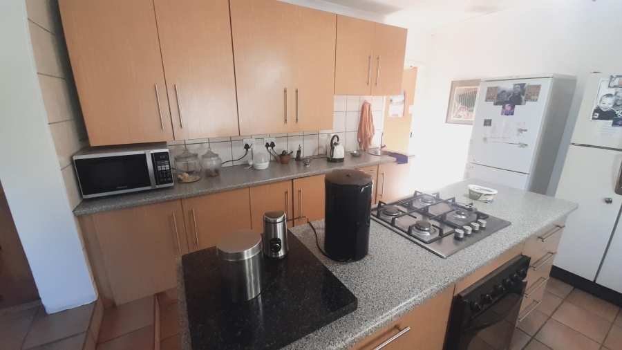 6 Bedroom Property for Sale in Kameeldrift-Wes North West